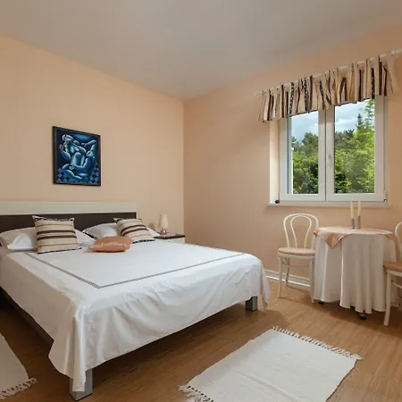 House Jure * سومارتين