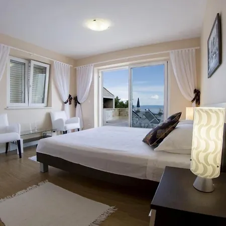 House Jure 別荘 サマティン